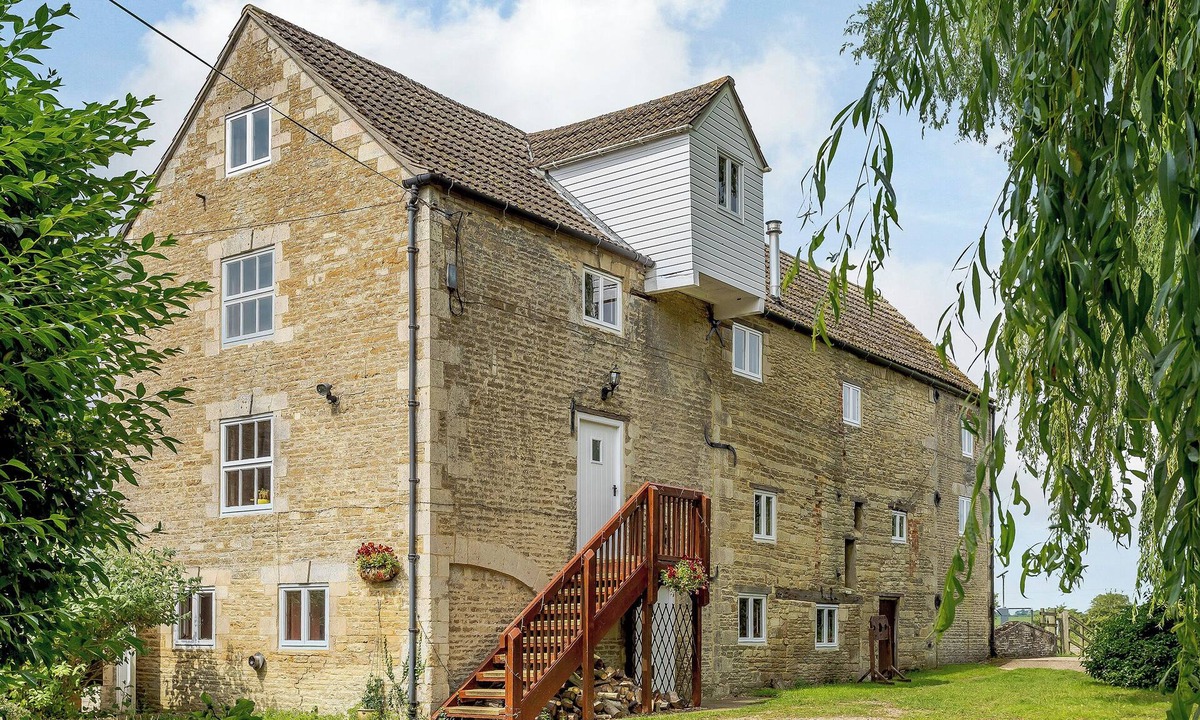 Thurlby Cottage | 4 bedroom accommodation in Baston, near Stamford