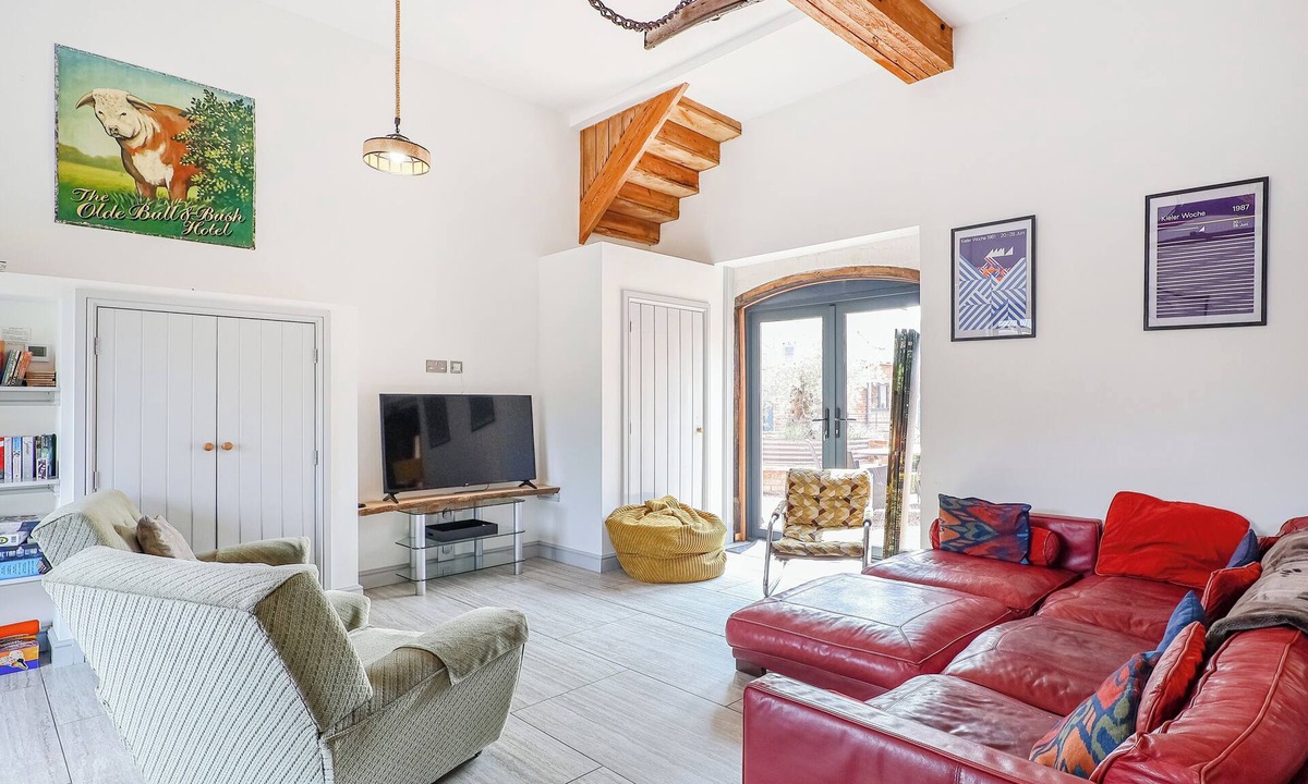 Huntley Cottage | 4 bedroom accommodation in Gloucester
