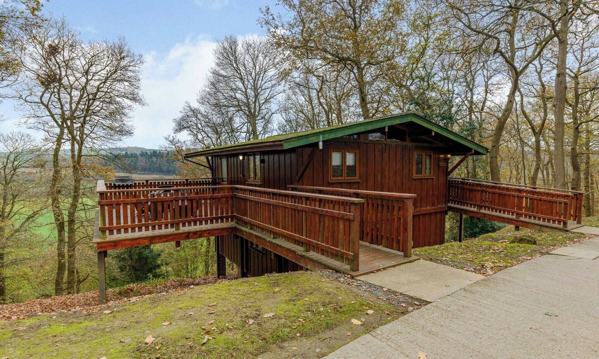Garthmyl House | 4 bedroom accommodation in Garthmyl, Montgomery