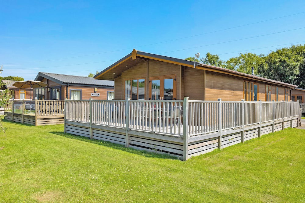 Carnforth Ski Chalet | 4 bedroom accommodation in Carnforth
