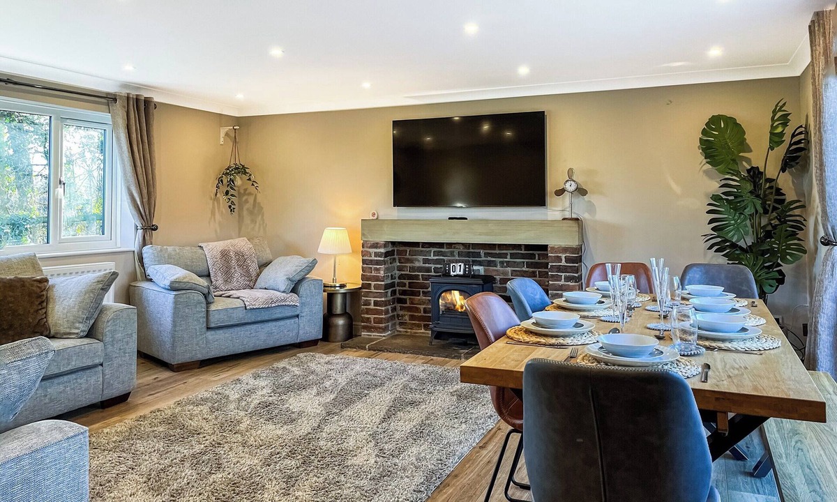 Stramshall Cottage | 4 bedroom accommodation in Spath, near Uttoxeter