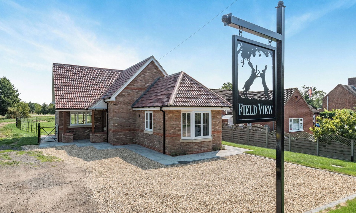 Frampton Cottage | 4 bedroom accommodation in South Kyme, near Boston