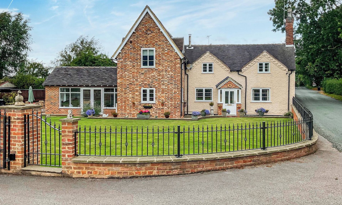 Amerton Cottage | 4 bedroom accommodation in Stowe-by-Chartley, near Stafford