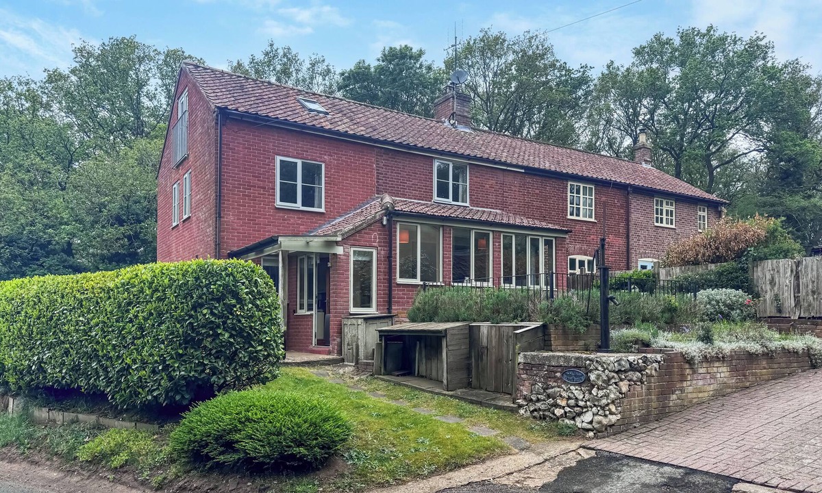 Elsing Cottage | 4 bedroom accommodation in Elsing, near Dereham