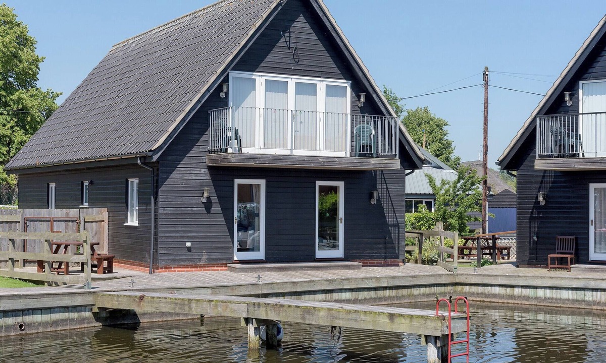 Horning Cottage | 4 bedroom accommodation in Horning, near Norwich