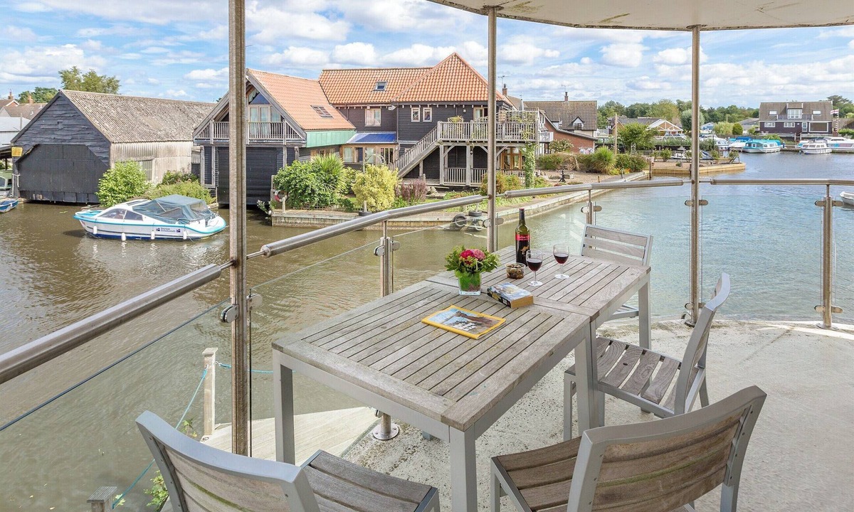 Hoveton Cottage | 4 bedroom accommodation in Wroxham, near Norwich