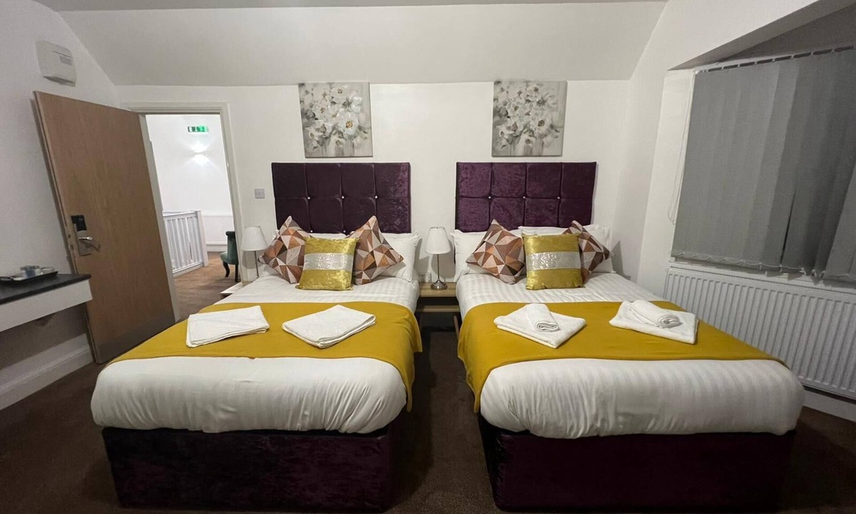 Frampton Hotel | 4 Sisters Inn
