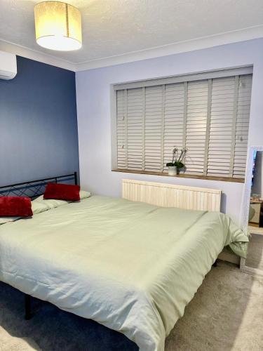 Gloucester Bed & Breakfast | 40 Kennett gardens