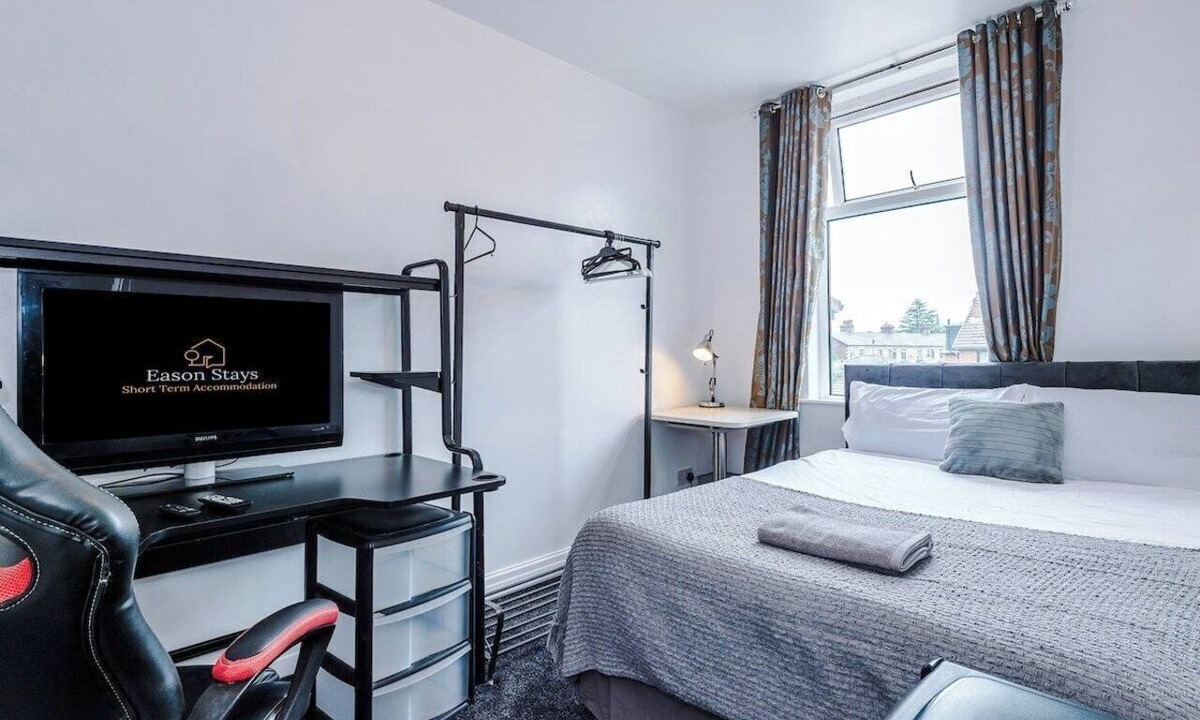 Chorley House | 4BDR House By Eason Stays Short Lets Chorley