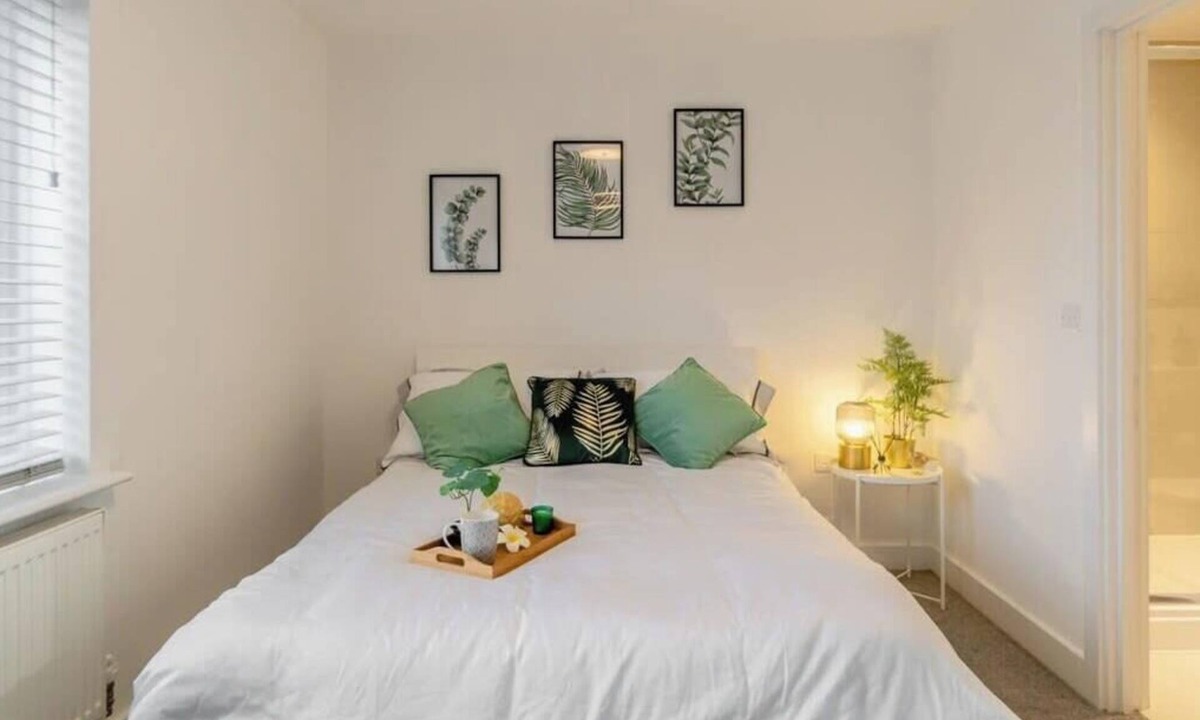 Reading House | 4BR-Madejski Stadium-Royal Berk Hosp-By Tempstay