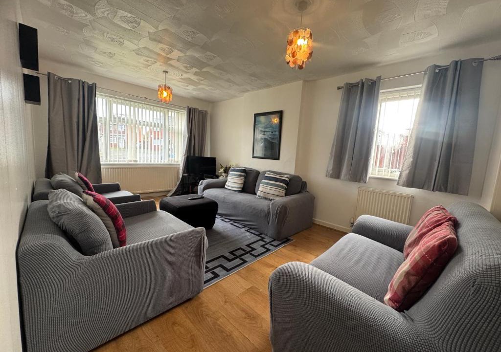 Liverpool Apartment | 4BR, One level, Step free, Roll-in-showers, Accessible Bungalow