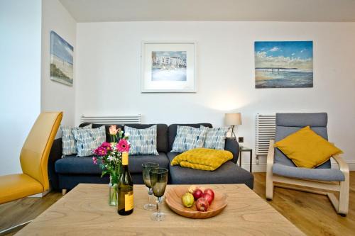 Torcross Apartment | 5 At The Beach - Beachfront, Parking, Pets welcome