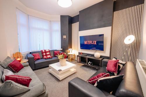 Roath House | 5 Bed 2 Bath - Cardiff Central Getaway - Free Parking