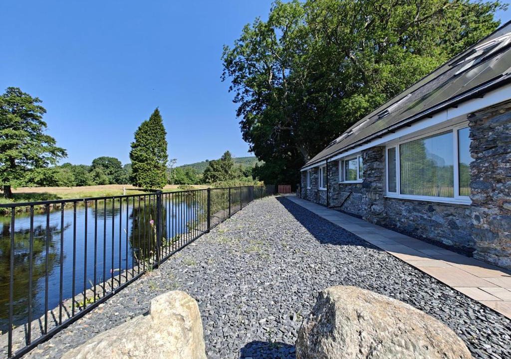 Bala House | 5 Bed in Llandderfel oc-b45562