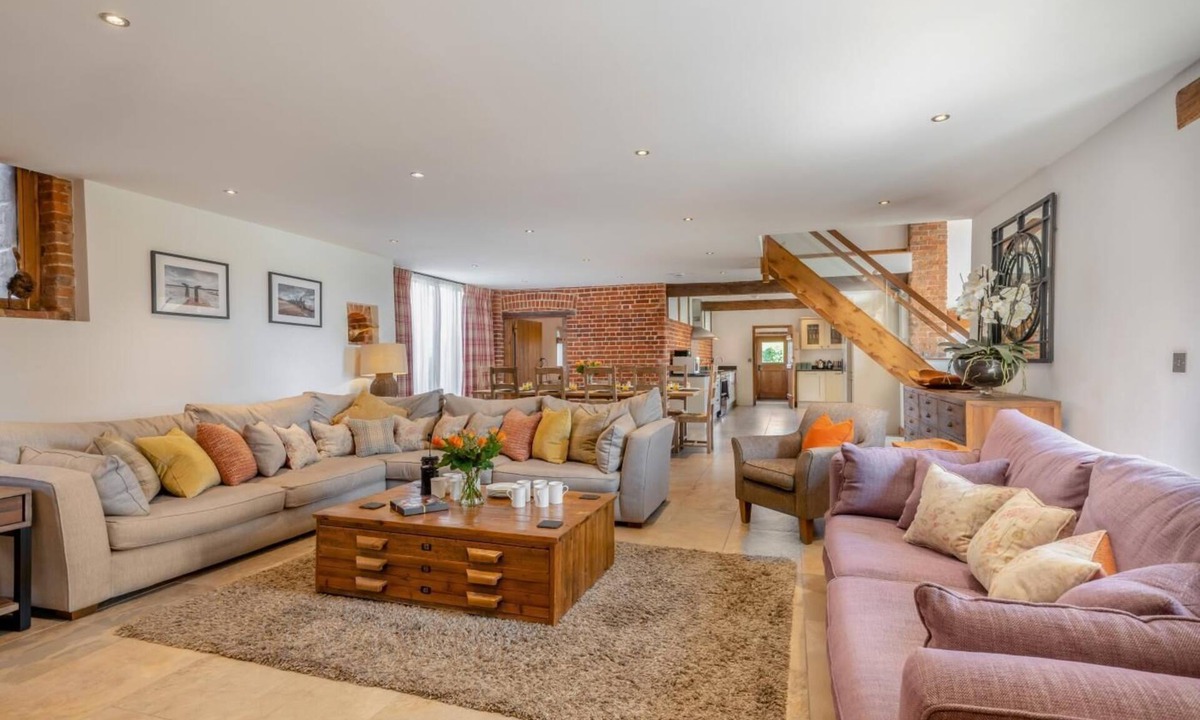 Bodham Cottage | 5 Bed in Lower Bodham (oc-s29594)