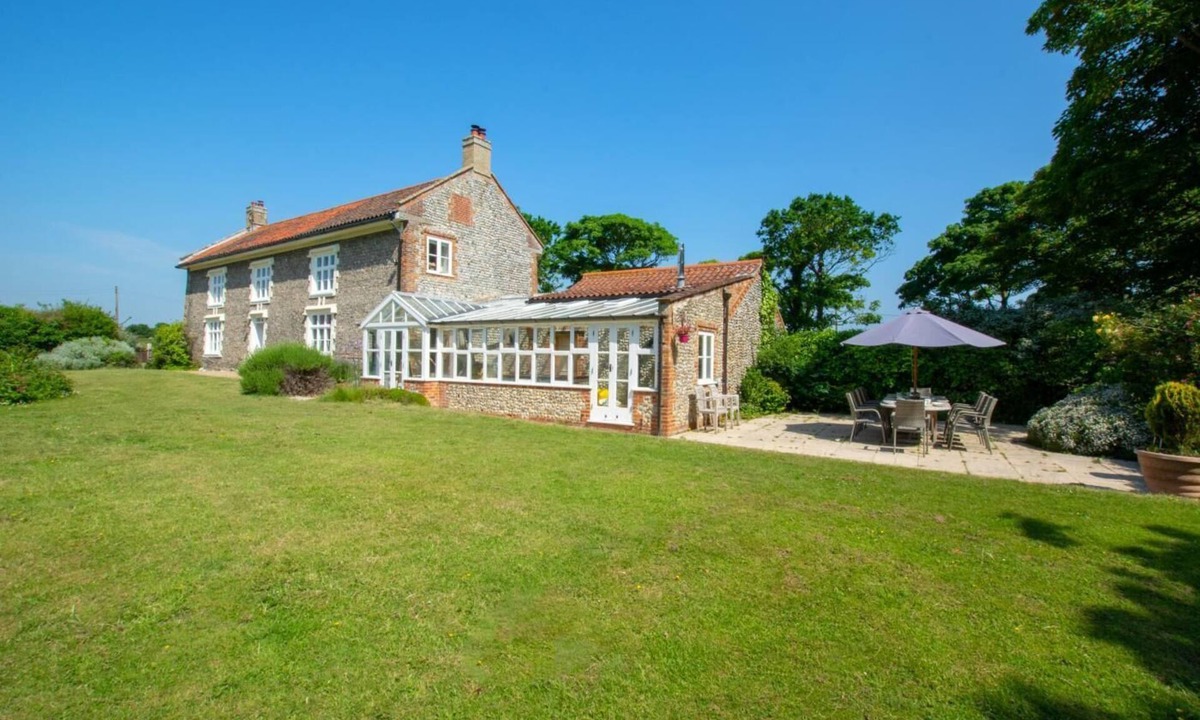 Cromer Cottage | 5 Bed in Sidestrand (oc-bize)