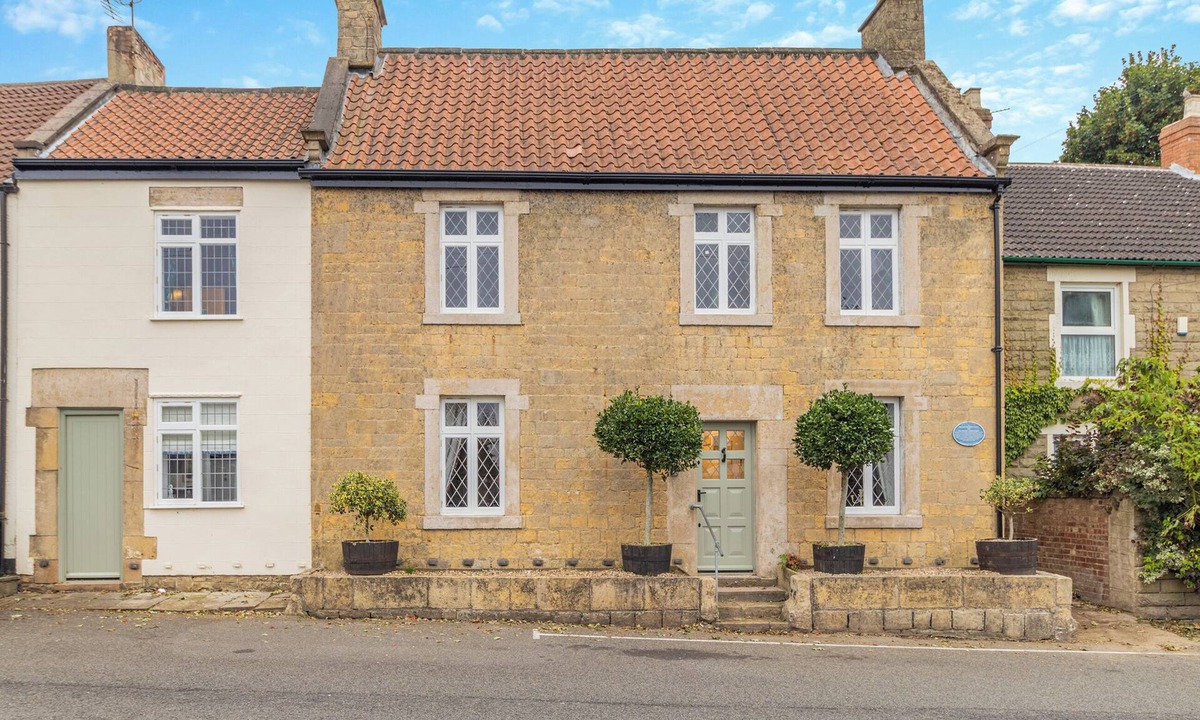 Ault Hucknall Cottage | 5 bedroom accommodation in Chesterfield