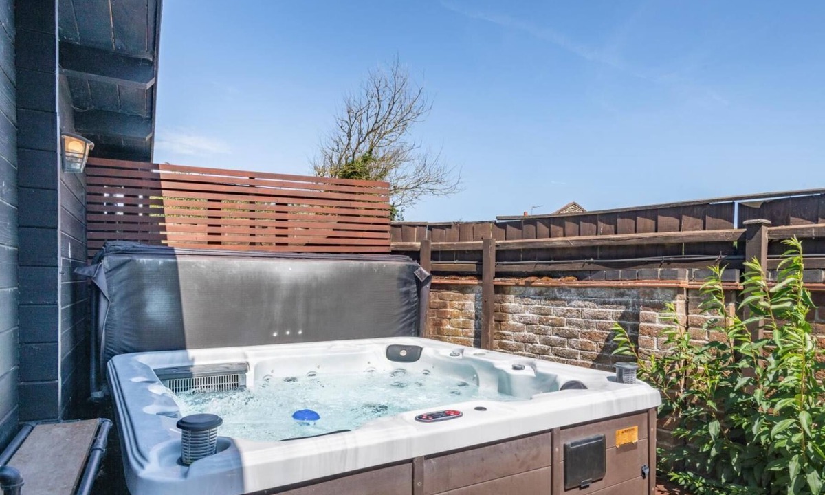 Bacton Cottage | 6 Bed in Bacton (oc-2187)