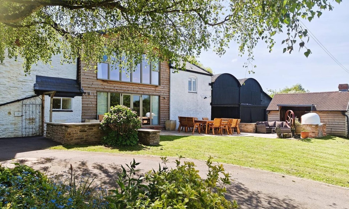 Steens Bridge Cottage | 6 Bed in Docklow (oc-d31042)