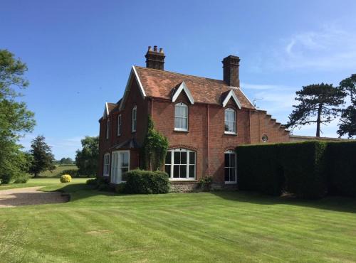 Aldborough House | 6 Bed in Lower Bodham oc-1830
