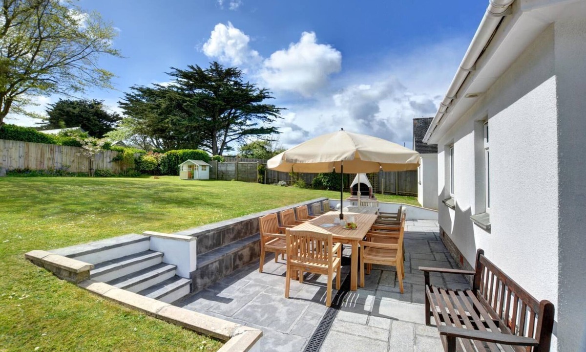 Constantine Bay House | 6 Bed in Padstow (oc-p00774)