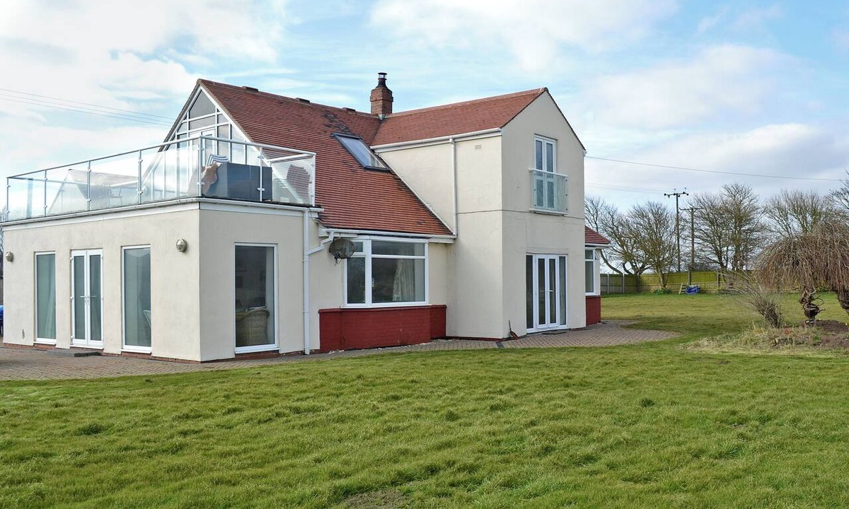 Barmston Cottage | 6 bedroom accommodation in Barmston, near Bridlington