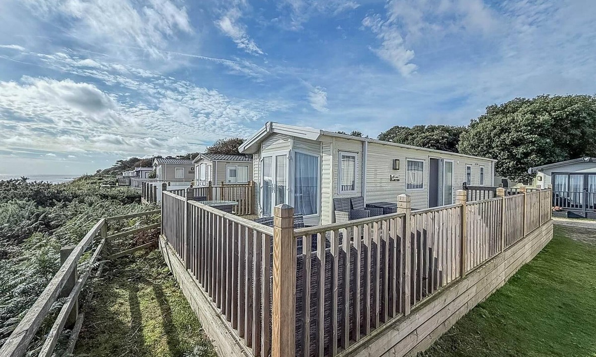 Corton House | 6 berth caravan with stunning sea views and decking to relax on, ref 32048AZ