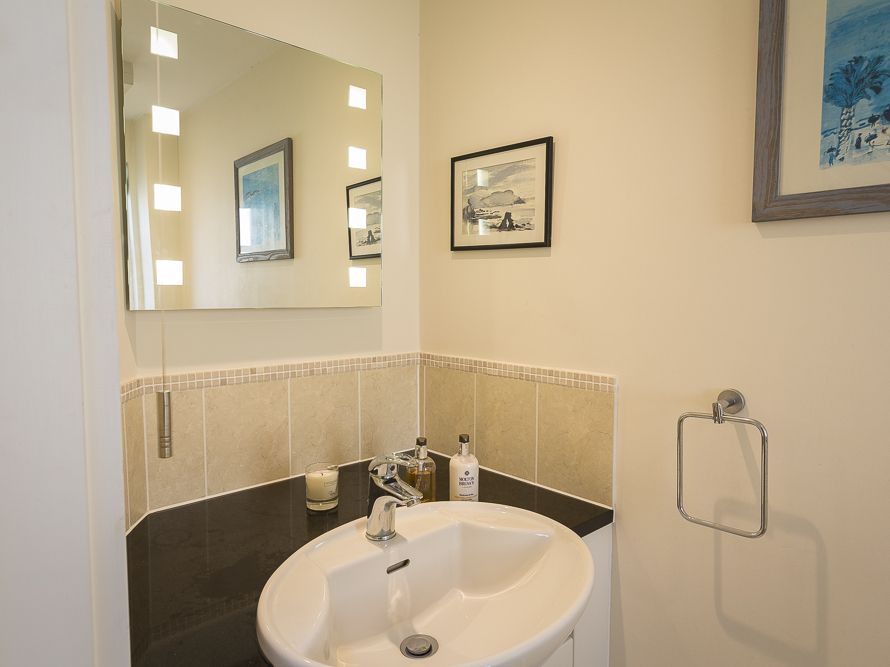 Thurlestone Cabin | 6 Thurlestone Beach House, THURLESTONE
