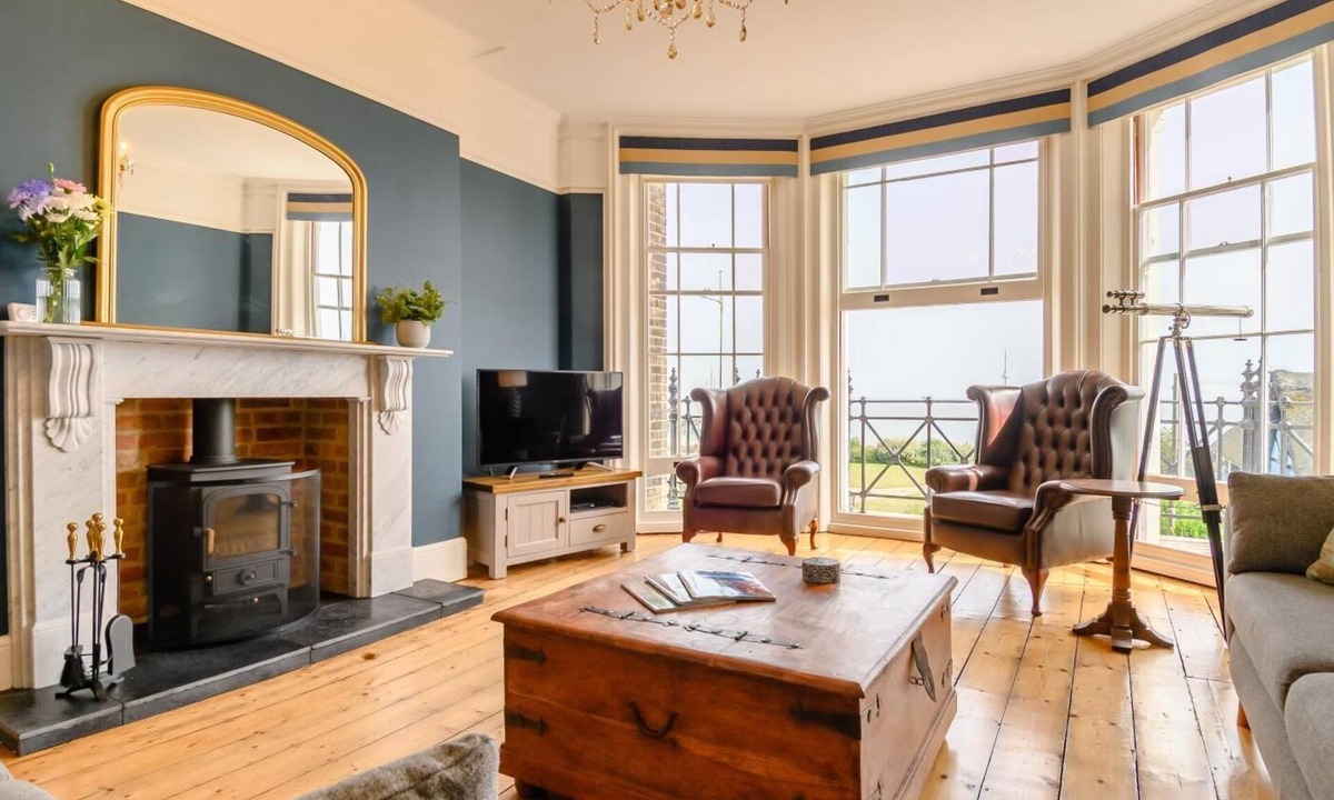 Lowestoft Cottage | 7 Bed in Lowestoft (oc-k27902)