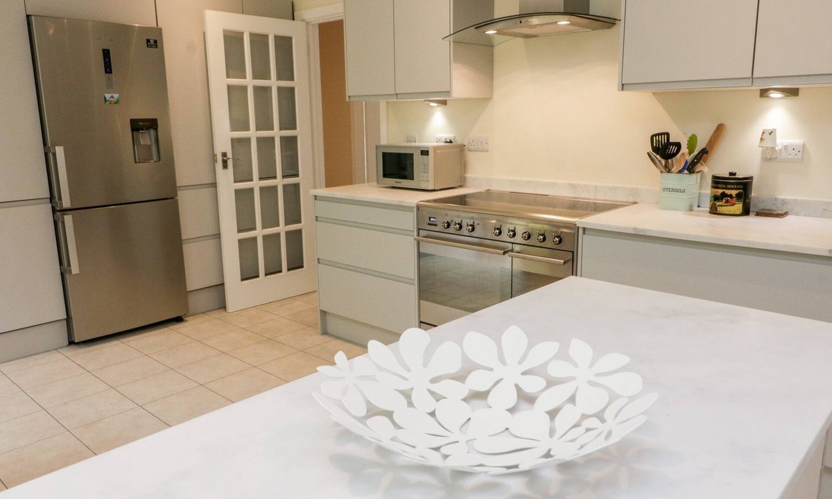 Thurlestone House | 7 OLD RECTORY GARDENS, pet friendly, with a garden in Thurlestone
