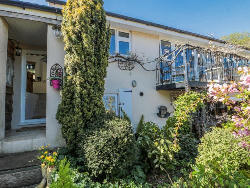 Ozleworth House | 7 The Cedars