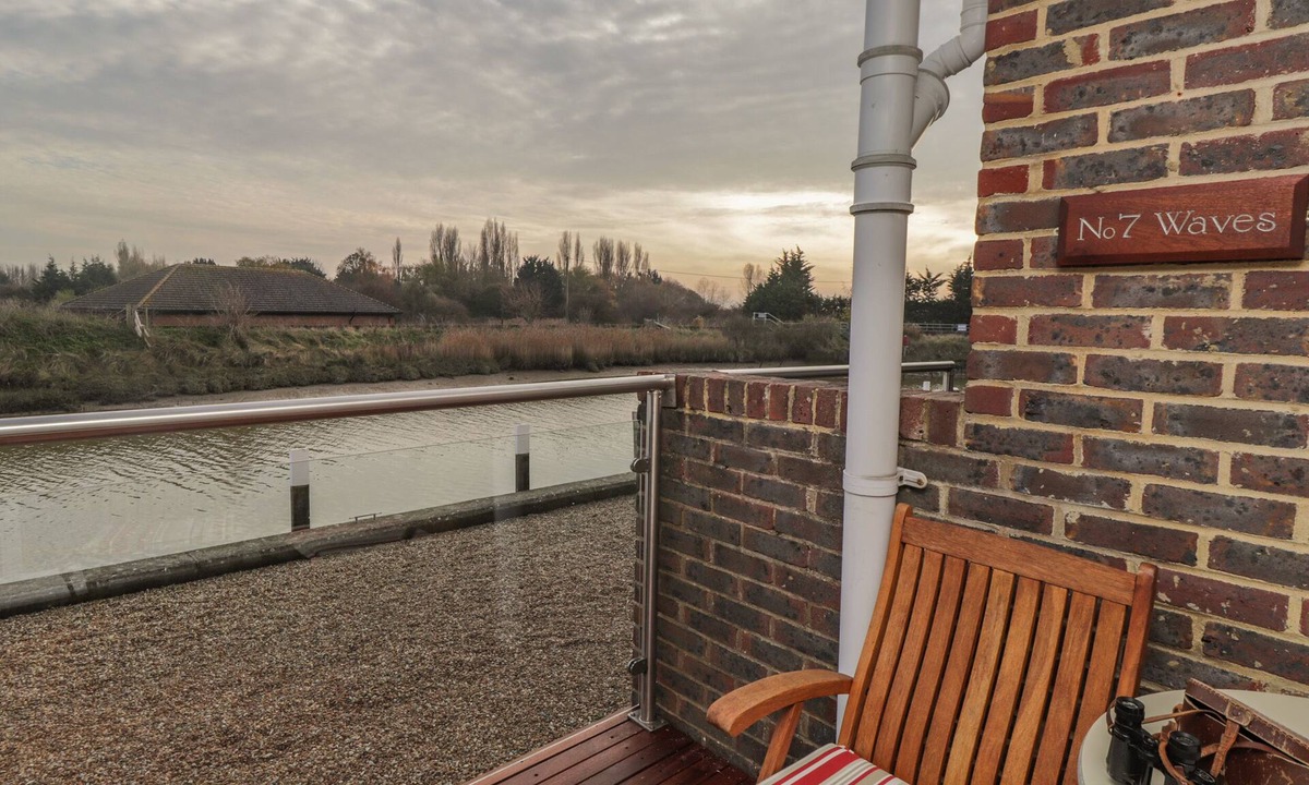 Rye Cottage | 7 Waves