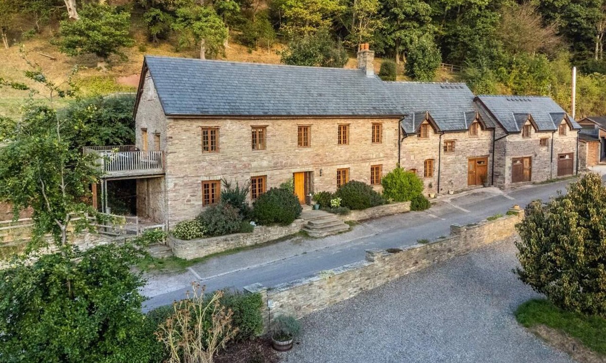 Westbrook Court Cottage | 8 Bed in Llanigon (oc-bn241)