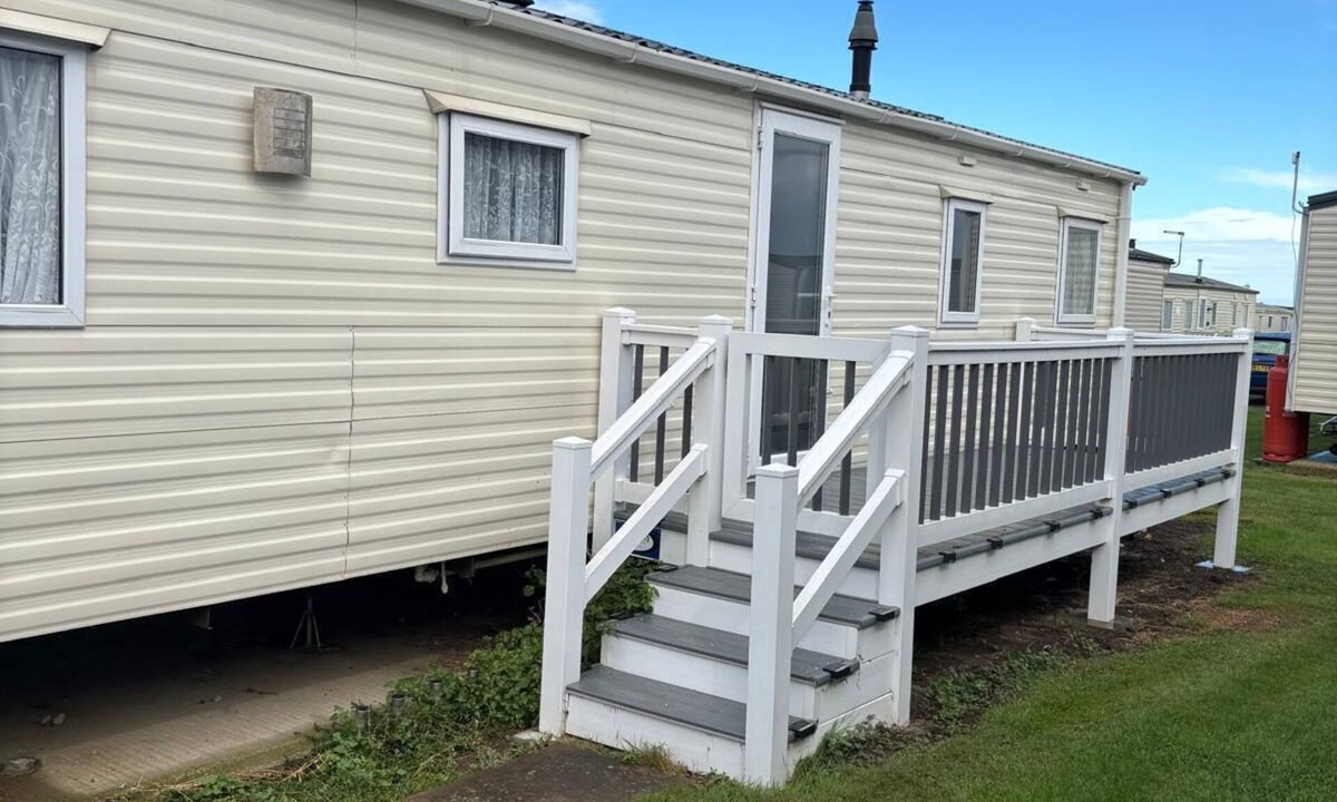 Leysdown-on-Sea House | 8 berth caravan with side decking at Harts Holiday Park in Kent ref 74283FV
