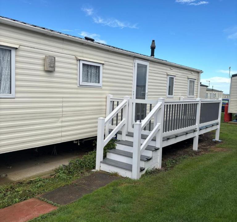 Leysdown-on-Sea House | 8 Berth Caravan With Side Decking At Harts Holiday Park In Kent Ref 74283Fv