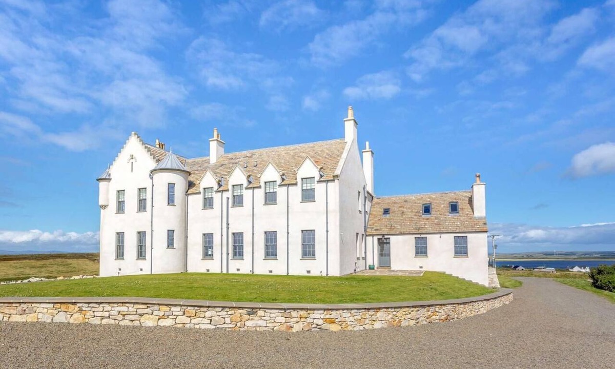 Hunspow Cottage | 9 Bed in Thurso (oc-88708)