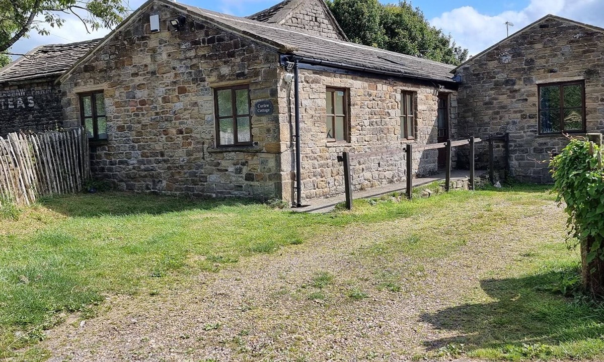 Eldwick Cottage | A cottage that sleeps 4 guests in 2 bedrooms