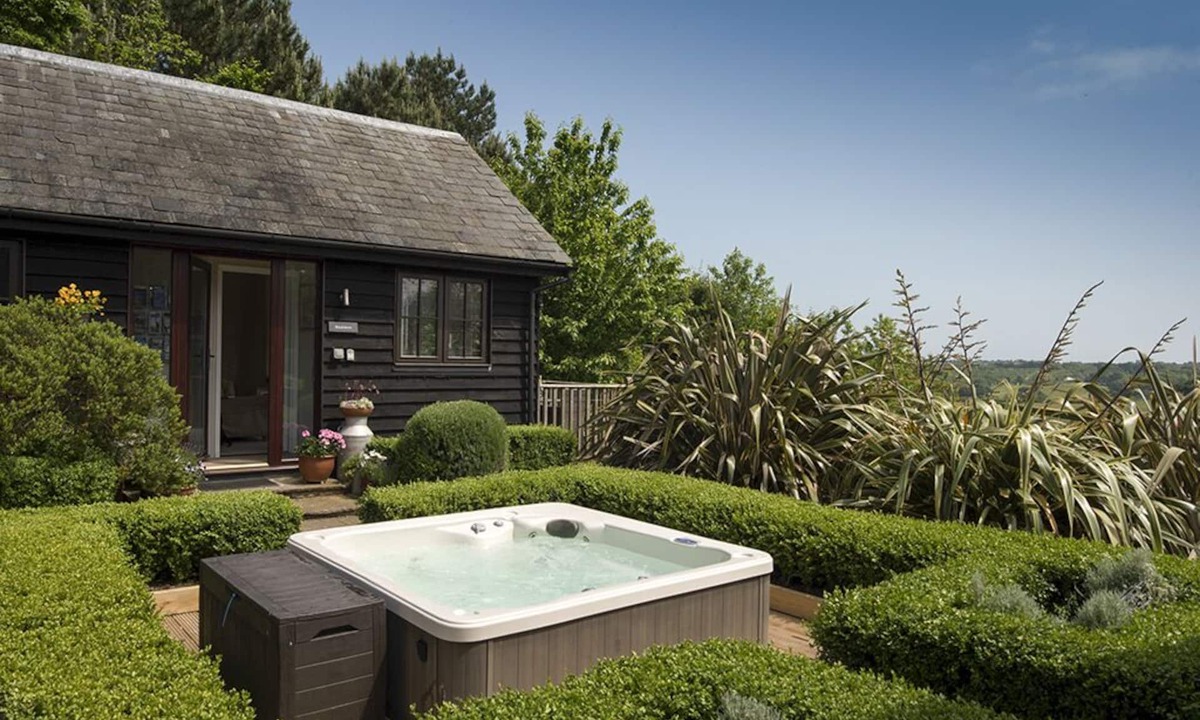 Icklesham Cottage | A luxurious self-catering retreat for two, complete with indoor pool & hot tub.