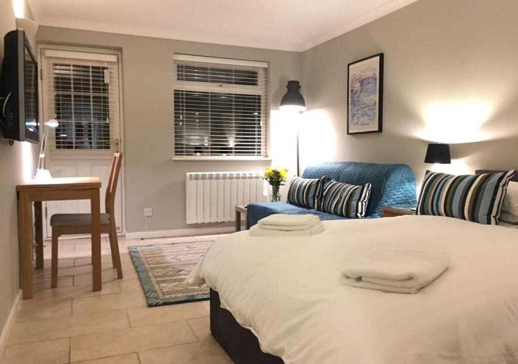 Cambridge Apartment | Addenbrookes Flat 2 mins walk free Private Parking