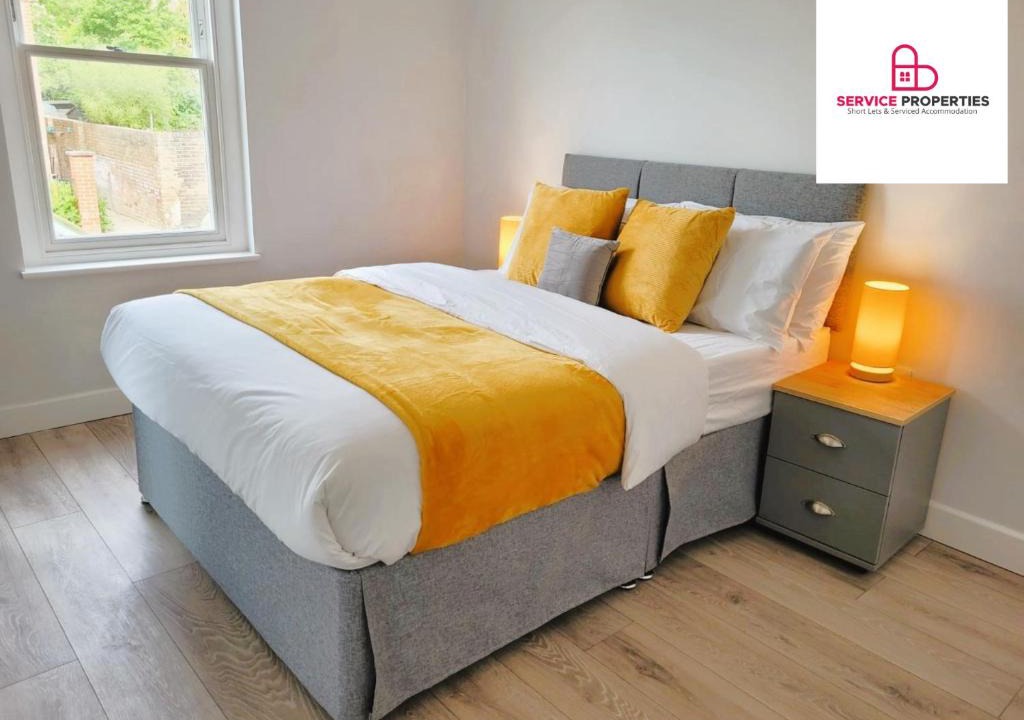 Faversham Apartment | Affordable 2BR Flat with FREE Parking
