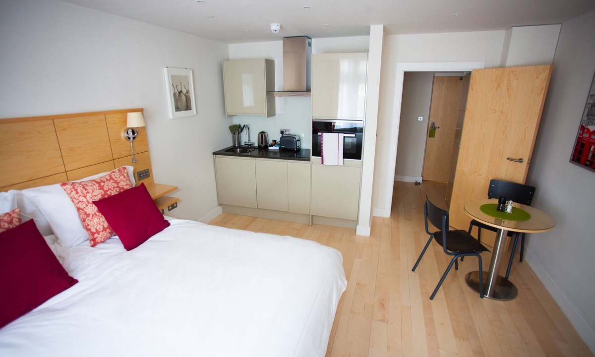 Kings Cross St. Pancras Apartment | Alma Studios are in central Islington. Only 5 minutes walk from Angel tube.