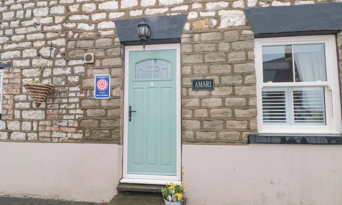 Folkton Cottage | Amari