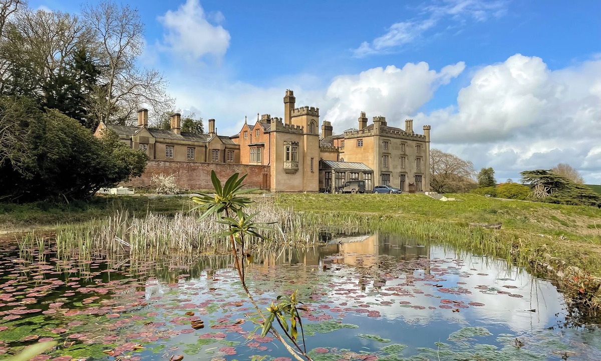 Kingswood Cottage | Apartment at Llanerchydol Hall