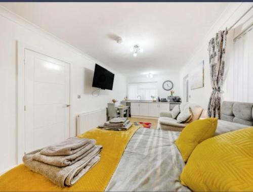 Wiseman's Bridge Apartment | Apartment Sleeps 2 with Parking and Pets Welcome