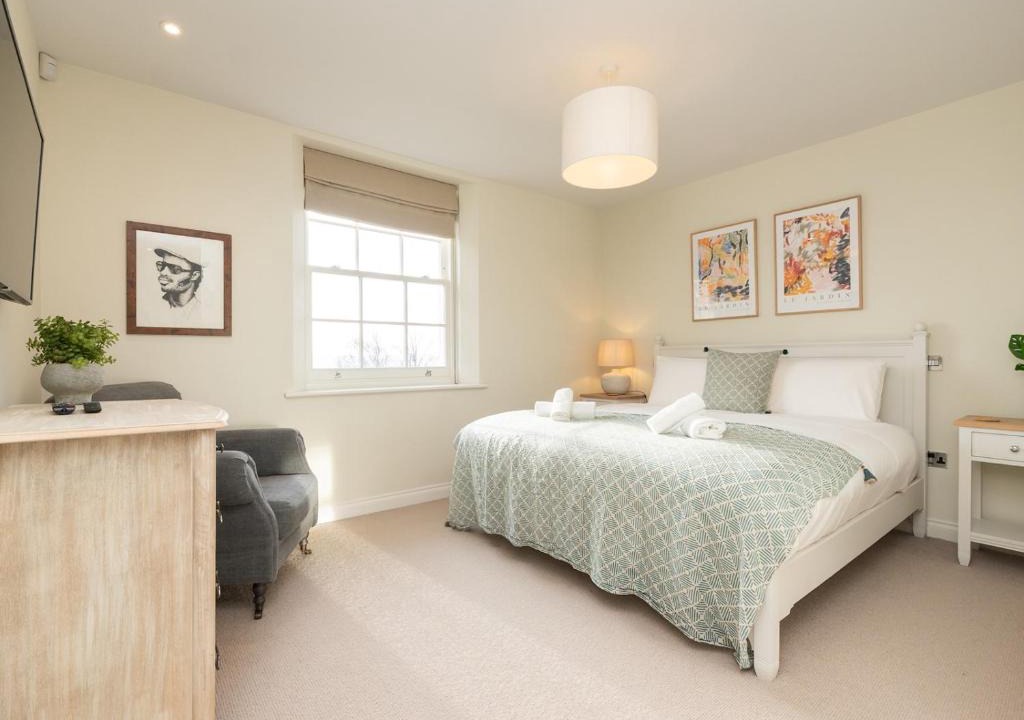 Bath Apartment | Apartment with Stunning Views and Free Parking - Pass the Keys