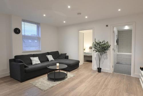 Wallington North Apartment | Apt Croydon, 1 Min walk to Train