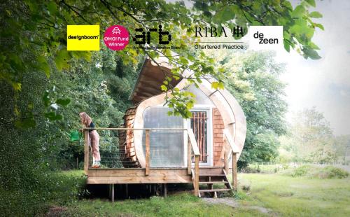 Market Drayton House | Architect-Designed Quiet Canal Cabin, Dogs Welcome