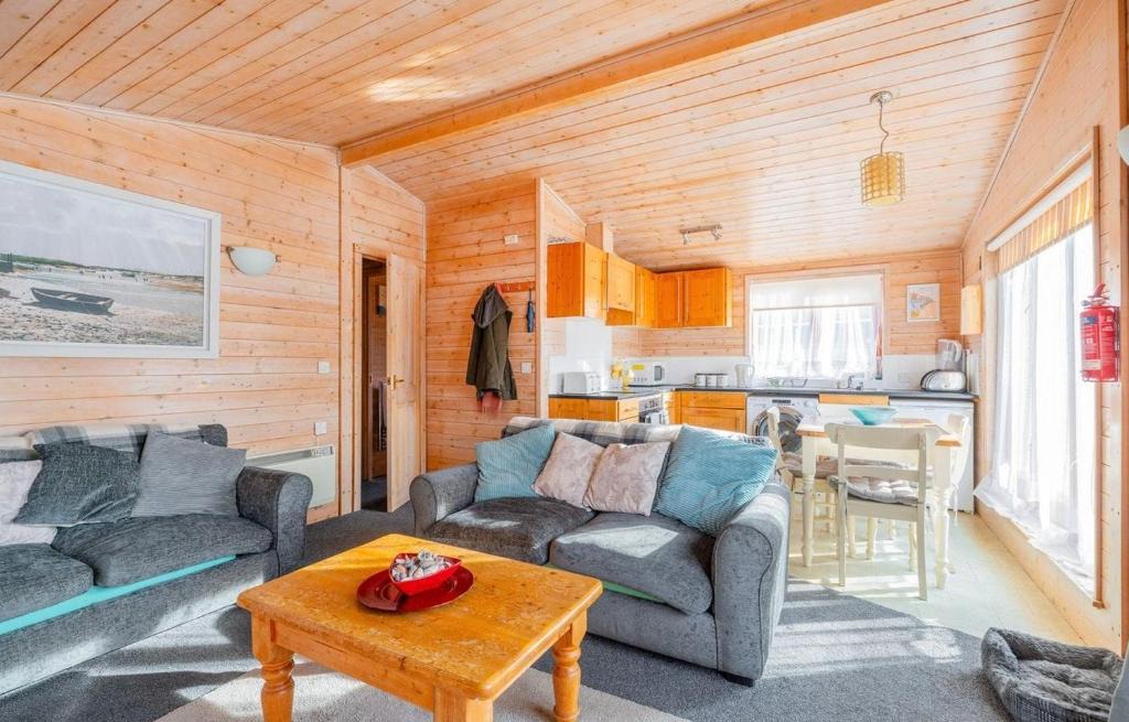 Oulton Broad Resort | Arigato Lodge