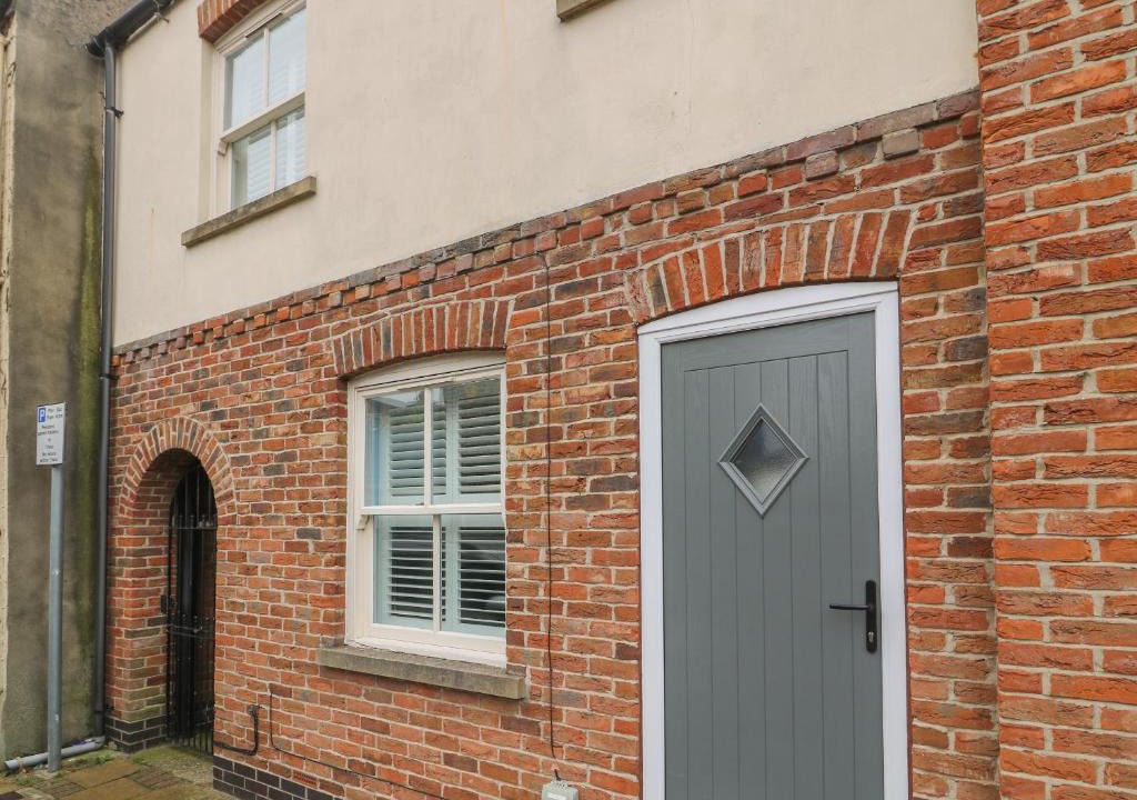 Beverley House | Armstrong Cottage