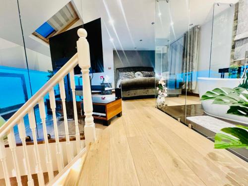 Sheffield House | Arnie